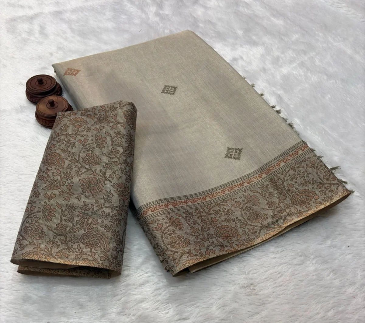 VARTIKA – Soft and shiny Erode Zari Silk with Zari weaving border, two-tone fabric, beautiful Zari-style digital print & attractive tassels on pallu | Blouse: S