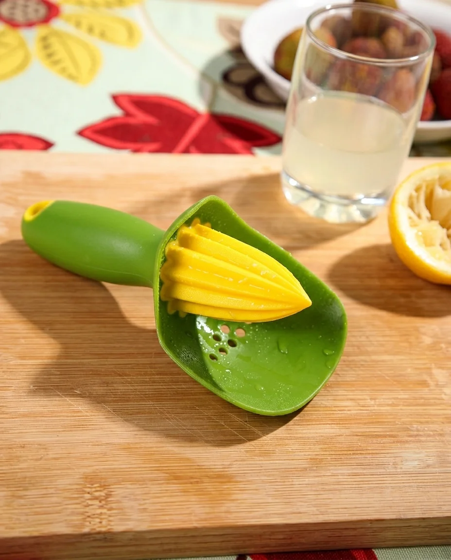 Manual Citrus Juicer & Reamer with Seed Catcher Scoop - Fresh Lemon Press