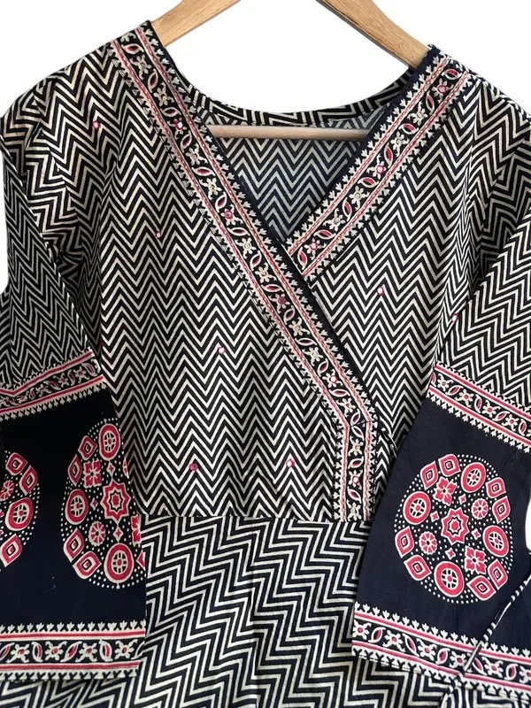 Product ID: NcQ5cuHo  Anarkali Printed ZigZag Black Cotton Suit Set 5
