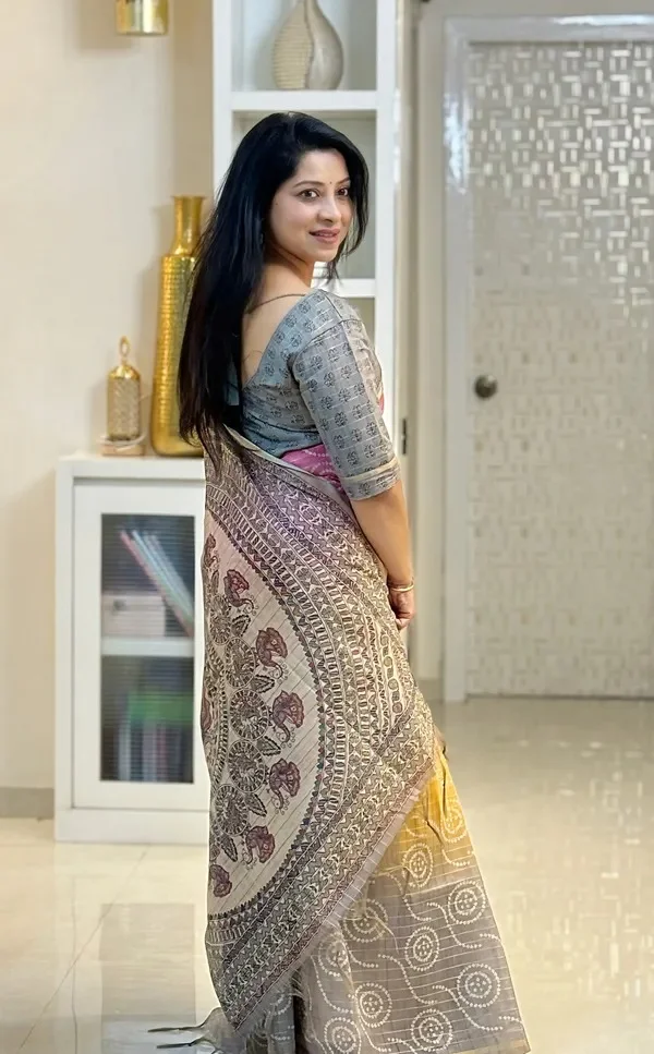 Product ID: 6KS5sTFp  Soft Semi Tussar Silk sarees with Beautiful Digital Print With Attractive Border And Contrast Print Blouse With Tassel 6