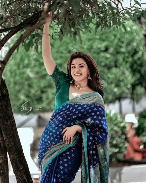 Product ID: NV4-ZvGw  Banarasi Semi-Silk Saree with Unstiched Blouse Piece 2