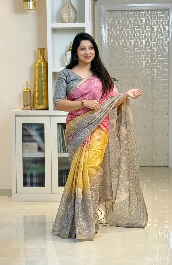 Product ID: 6KS5sTFp  Soft Semi Tussar Silk sarees with Beautiful Digital Print With Attractive Border And Contrast Print Blouse With Tassel 3