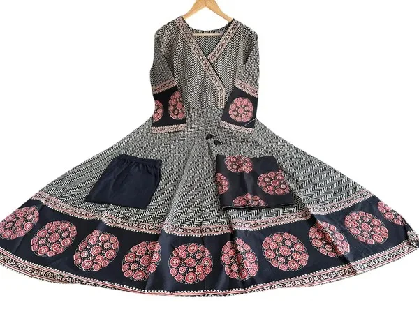 Product ID: NcQ5cuHo  Anarkali Printed ZigZag Black Cotton Suit Set 4