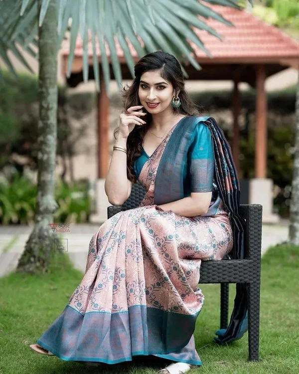 Product ID: t9XDTHzL  Soft Banarasi Lichi Silk Saree with Unstiched Blouse Piece 2