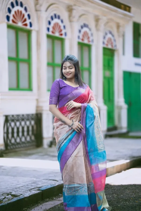 Product ID: QK1l1rSM  Soft Tussar Silk sarees with Beautiful Print With Attractive Border And Contrast Print Blouse
