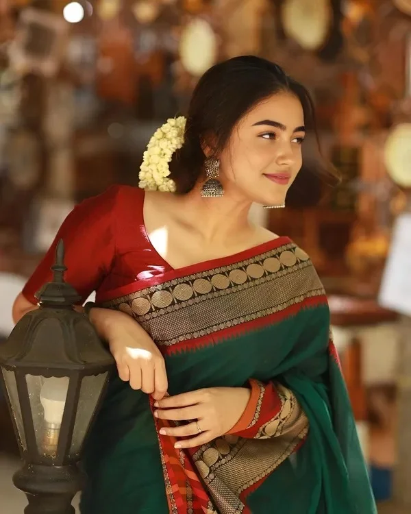 Product ID: zZCxRr6M  Rukmini Bottle green Narayanpet Pure cotton saree