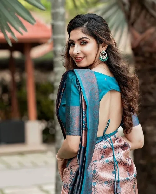 Product ID: t9XDTHzL  Soft Banarasi Lichi Silk Saree with Unstiched Blouse Piece 4