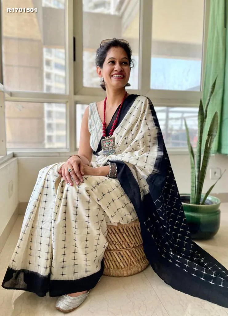 RK ethinics....Community admin  Fabric - Plain Linen  Work - Digital Print.  Saree length - 6.30 Meter (With Digital Blouse)  Blouse Fabric - Plain Linen with digital print blouse 7