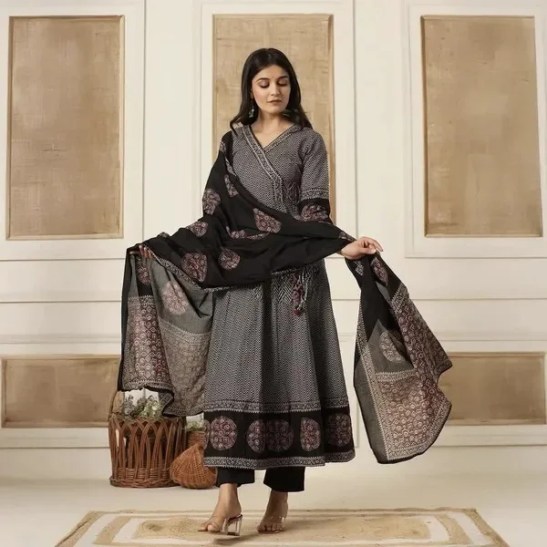 Product ID: NcQ5cuHo  Anarkali Printed ZigZag Black Cotton Suit Set
