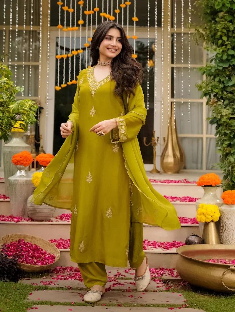 Trending Anika Green Women's Kurta Pant Set With Dupatta